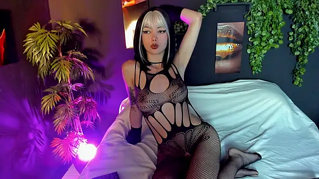 Evelyn Russoo online show from September 11, 2025, 2:28 pm