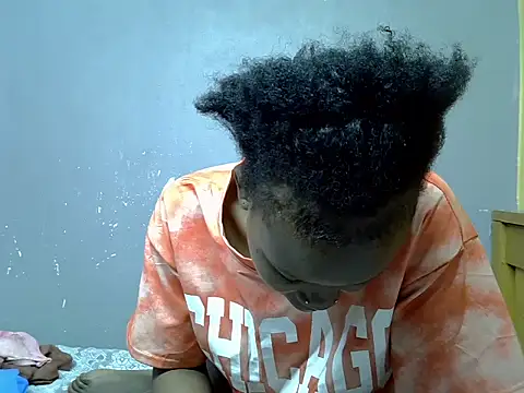 Sweetlanah online show from October 3, 2025, 8:17 pm