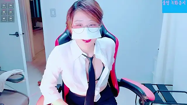 Snapshot of hyeony_s96 chatting on October 1, 2025, 12:00 pm hyeony s96 online show from October 1, 2025, 12:00 pm