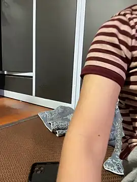 Snapshot of Old_girl chatting on October 3, 2025, 4:37 pm Old girl online show from October 3, 2025, 4:37 pm