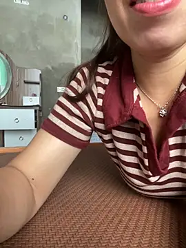 Snapshot of Old_girl chatting on October 4, 2025, 6:44 am Old girl online show from October 4, 2025, 6:44 am