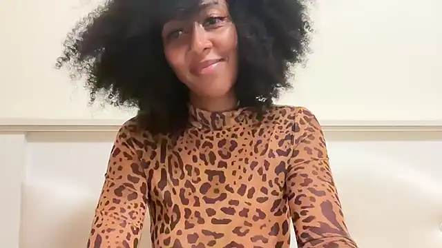 Vaylisse online show from October 25, 2025, 6:02 pm