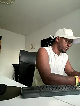 Snapshot of AndyCalifornia1 chatting on October 15, 2025, 10:10 pm AndyCalifornia1 online show from October 15, 2025, 10:10 pm