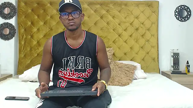 Snapshot of AndyCalifornia1 chatting on October 21, 2025, 2:29 pm AndyCalifornia1 online show from October 21, 2025, 2:29 pm
