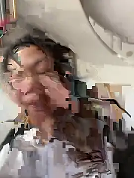 Snapshot of Nhung584 chatting on April 3, 2026, 8:34 am Nhung584 online show from April 3, 2026, 8:34 am