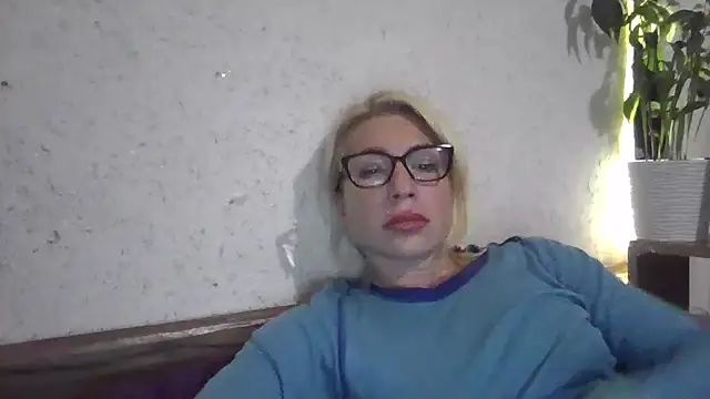 Snapshot of fox_red_lady7 chatting on October 7, 2025, 7:44 pm fox red lady7 online show from October 7, 2025, 7:44 pm