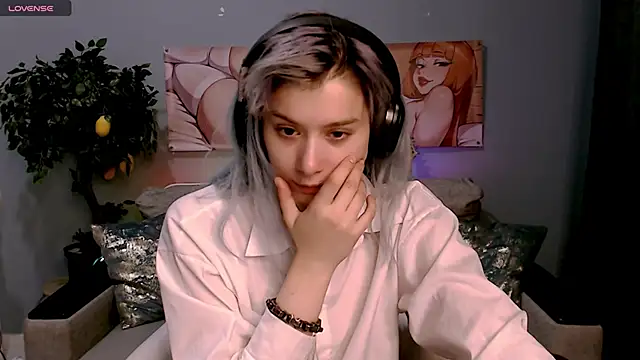 Snapshot of SophieAsh chatting on October 11, 2025, 7:29 am SophieAsh online show from October 11, 2025, 7:29 am