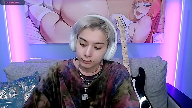 SophieAsh online show from November 18, 2025, 9:03 am