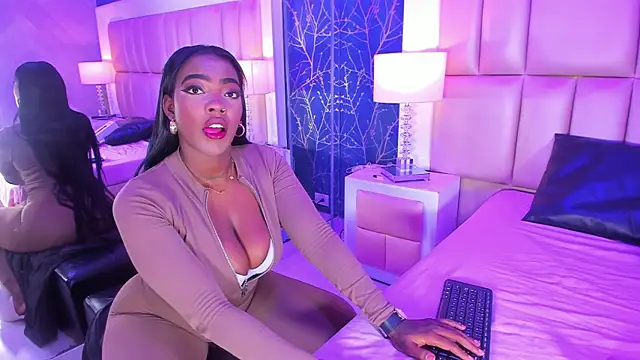 ReinaMiah online show from November 28, 2025, 12:08 pm