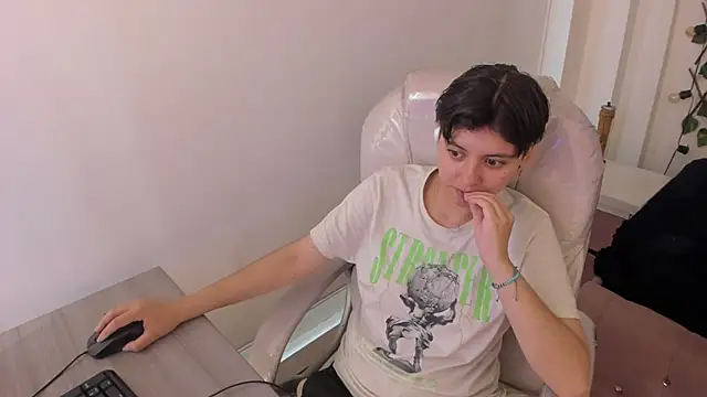 Nathaly ds online show from October 21, 2025, 7:25 pm