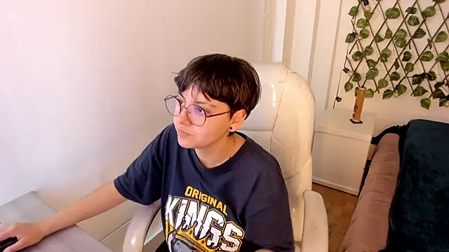 Nathaly ds online show from November 12, 2025, 7:46 pm