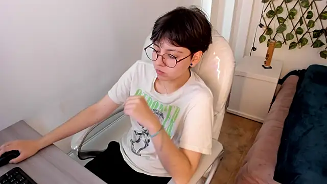 Nathaly ds online show from November 13, 2025, 7:46 pm