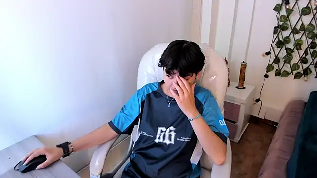 Nathaly ds online show from November 21, 2025, 7:34 pm