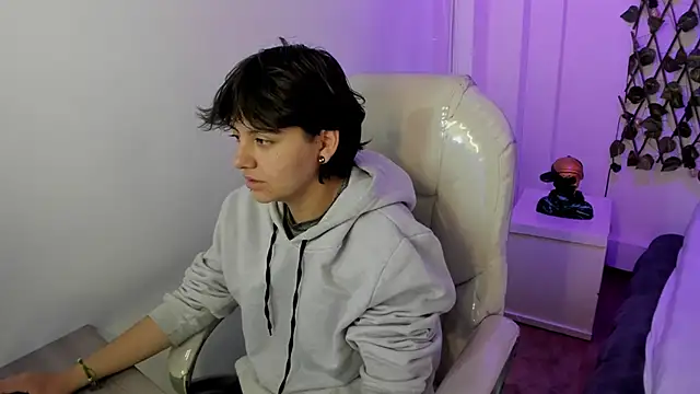 Nathaly ds online show from February 1, 2026, 12:15 pm