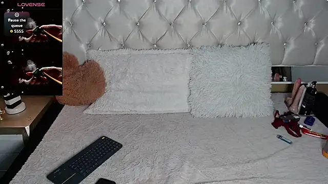 Snapshot of Cherrylionn chatting on April 10, 2026, 5:23 am Cherrylionn online show from April 10, 2026, 5:23 am