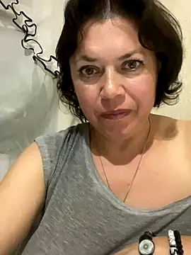 Snapshot of Kiravix chatting on September 17, 2025, 7:48 pm Kiravix online show from September 17, 2025, 7:48 pm