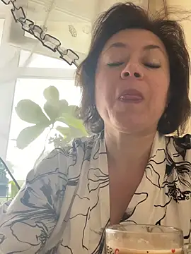 Snapshot of Kiravix chatting on September 19, 2025, 7:32 am Kiravix online show from September 19, 2025, 7:32 am