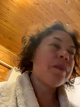 Snapshot of Kiravix chatting on September 28, 2025, 4:45 pm Kiravix online show from September 28, 2025, 4:45 pm