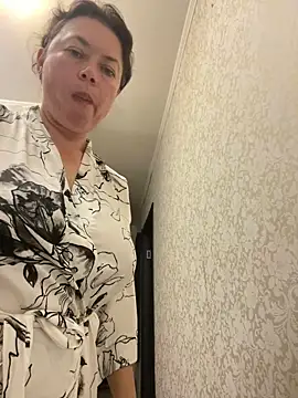 Snapshot of Kiravix chatting on October 5, 2025, 4:49 pm Kiravix online show from October 5, 2025, 4:49 pm