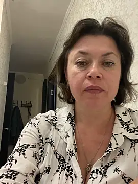 Snapshot of Kiravix chatting on October 8, 2025, 2:58 pm Kiravix online show from October 8, 2025, 2:58 pm