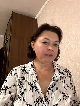 Snapshot of Kiravix chatting on October 9, 2025, 5:00 pm Kiravix online show from October 9, 2025, 5:00 pm