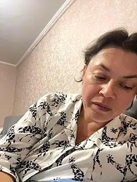 Snapshot of Kiravix chatting on October 10, 2025, 5:45 pm Kiravix online show from October 10, 2025, 5:45 pm