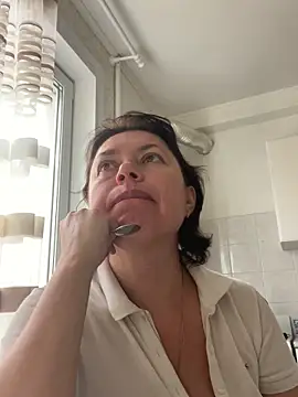 Snapshot of Kiravix chatting on October 13, 2025, 7:41 am Kiravix online show from October 13, 2025, 7:41 am