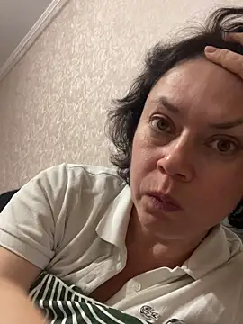 Snapshot of Kiravix chatting on October 13, 2025, 8:20 pm Kiravix online show from October 13, 2025, 8:20 pm