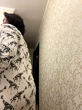 Snapshot of Kiravix chatting on October 15, 2025, 4:07 pm Kiravix online show from October 15, 2025, 4:07 pm