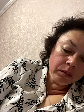 Snapshot of Kiravix chatting on October 17, 2025, 3:58 pm Kiravix online show from October 17, 2025, 3:58 pm