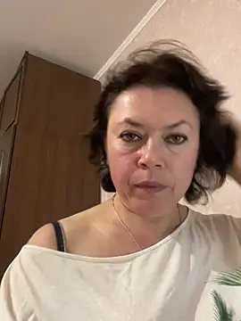 Snapshot of Kiravix chatting on October 26, 2025, 4:13 pm Kiravix online show from October 26, 2025, 4:13 pm