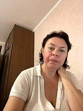 Snapshot of Kiravix chatting on October 27, 2025, 10:41 am Kiravix online show from October 27, 2025, 10:41 am