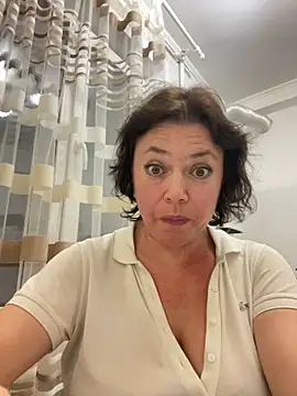 Snapshot of Kiravix chatting on November 2, 2025, 1:35 pm Kiravix online show from November 2, 2025, 1:35 pm