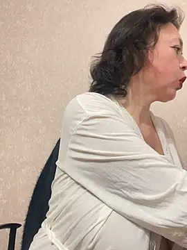 Snapshot of Kiravix chatting on March 13, 2026, 6:36 pm Kiravix online show from March 13, 2026, 6:36 pm