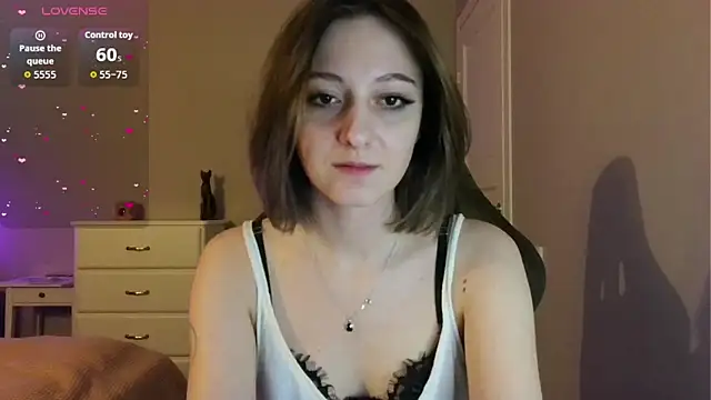 white liillyy online show from May 27, 2026, 9:23 pm