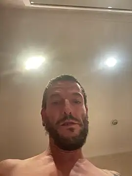 Guillermoperujo online show from October 13, 2025, 9:37 pm