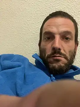 Guillermoperujo online show from February 3, 2026, 11:21 pm