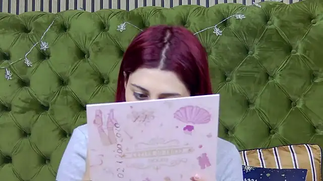 LunaHart online show from December 18, 2025, 4:13 pm