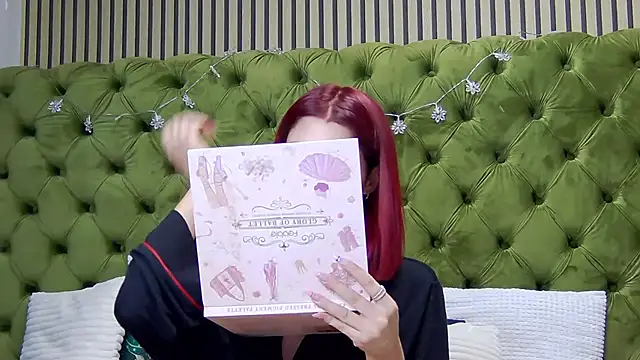 LunaHart online show from January 18, 2026, 7:39 pm