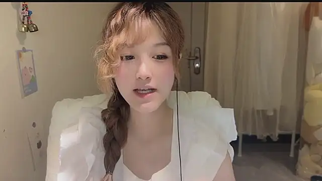 Snapshot of FuFu-puff chatting on October 6, 2025, 12:13 pm FuFu-puff online show from October 6, 2025, 12:13 pm