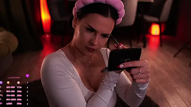 Snapshot of MaryHols chatting on October 6, 2025, 4:37 pm MaryHols online show from October 6, 2025, 4:37 pm