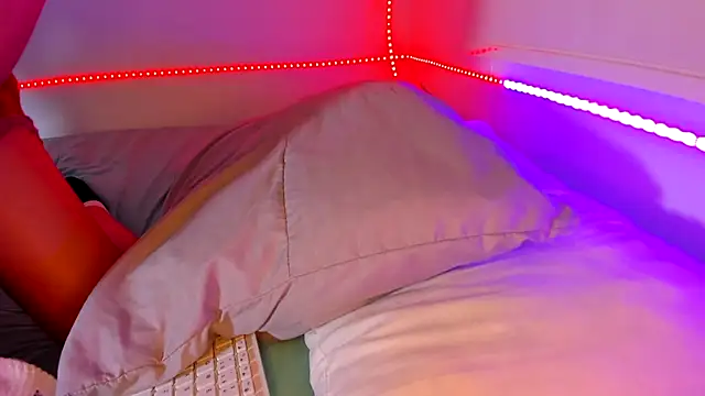 Dulce TentacionLatina online show from September 10, 2025, 1:05 am