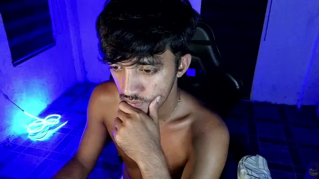 Snapshot of RowyCam chatting on July 1, 2026, 11:45 am RowyCam online show from July 1, 2026, 11:45 am