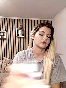 Mayaaaaaa  online show from November 7, 2025, 7:08 am