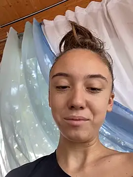 Snapshot of CristinaSww chatting on October 19, 2025, 11:55 am CristinaSww online show from October 19, 2025, 11:55 am