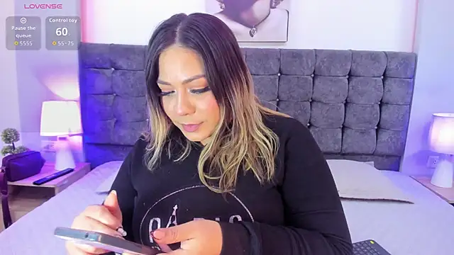 isabella horney  online show from November 7, 2025, 8:09 pm