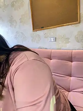 isabella horney  online show from February 9, 2026, 12:31 pm