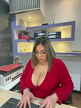 isabella horney  online show from May 24, 2026, 12:10 pm