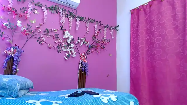 skinnybarbie022 online show from May 11, 2026, 12:49 am
