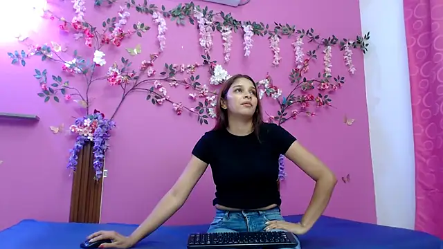 skinnybarbie022 online show from May 14, 2026, 12:28 am